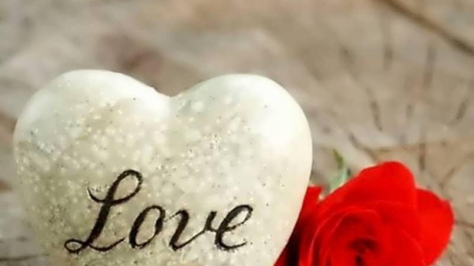 دانلود آهنگ آزیتا کاش دوستم داشتی / عاشق چشماتم تنها خاطرخواهتم