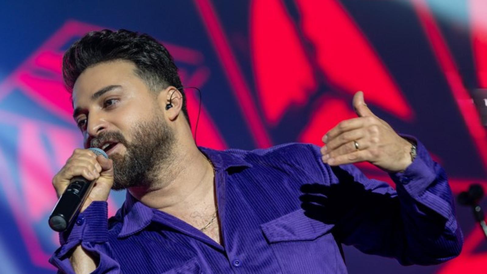 دانلود آهنگ بابک جهانبخش چی شده (اجرای زنده)