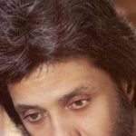 دانلود آهنگ داریوش اینجا چراغ روشنه {از ترس تنها بودنه ای ترس تنهایی من این جا چراغی روشنه}