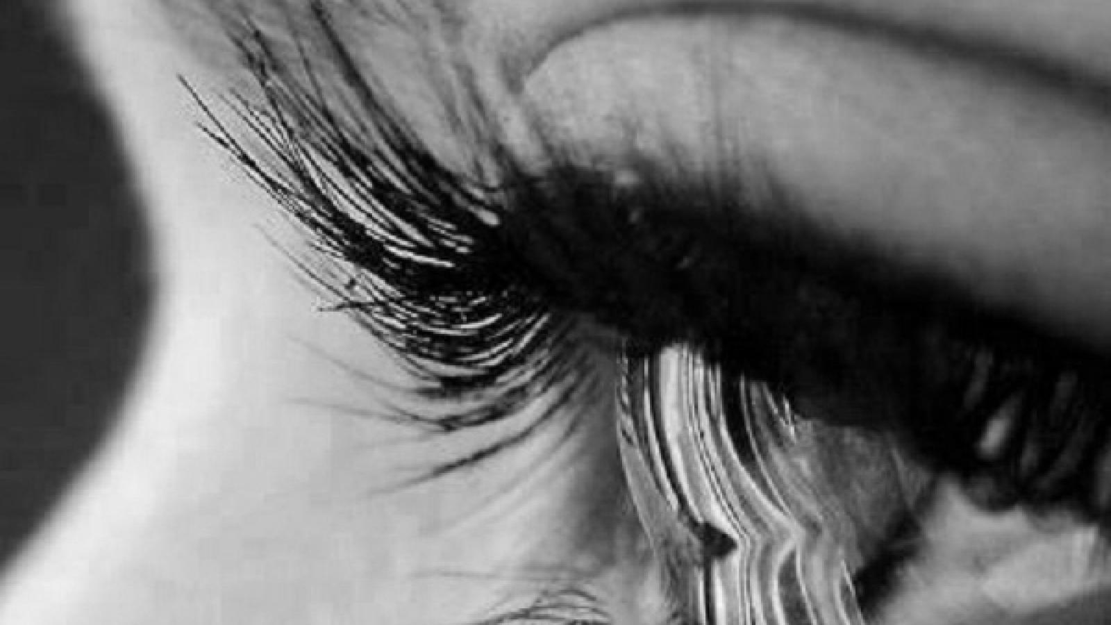 دانلود آهنگ هایده گریه کن (هوش مصنوعی) با من امشب زیر باران گریه کن