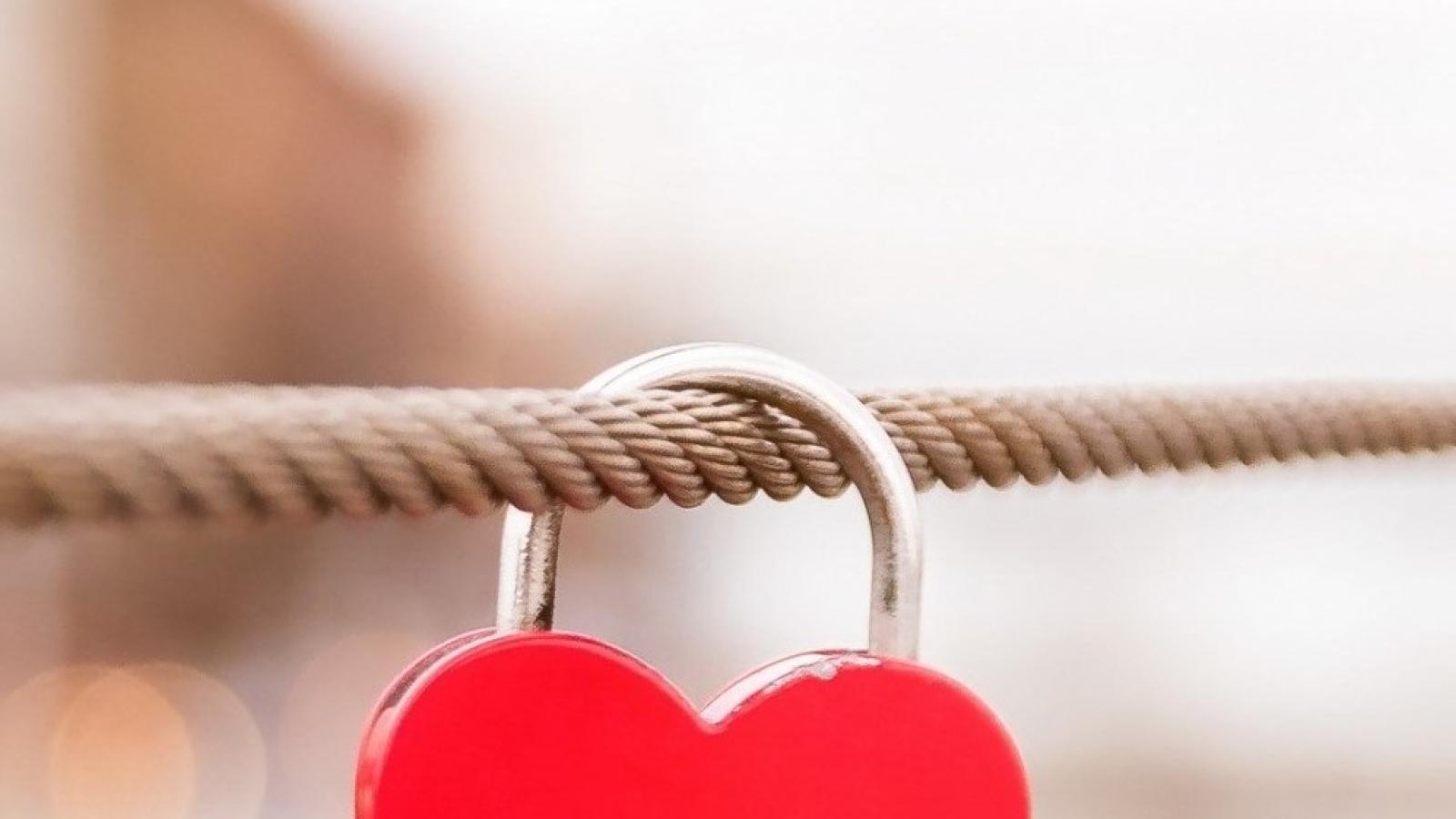 دانلود آهنگ لیلا فروهر اسیر (ریمیکس)