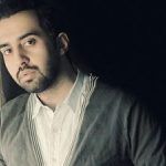 دانلود آهنگ مهدی یراحی هر جای دنیایی دلم اون‌جاست من کعبه م دور تو می سازم