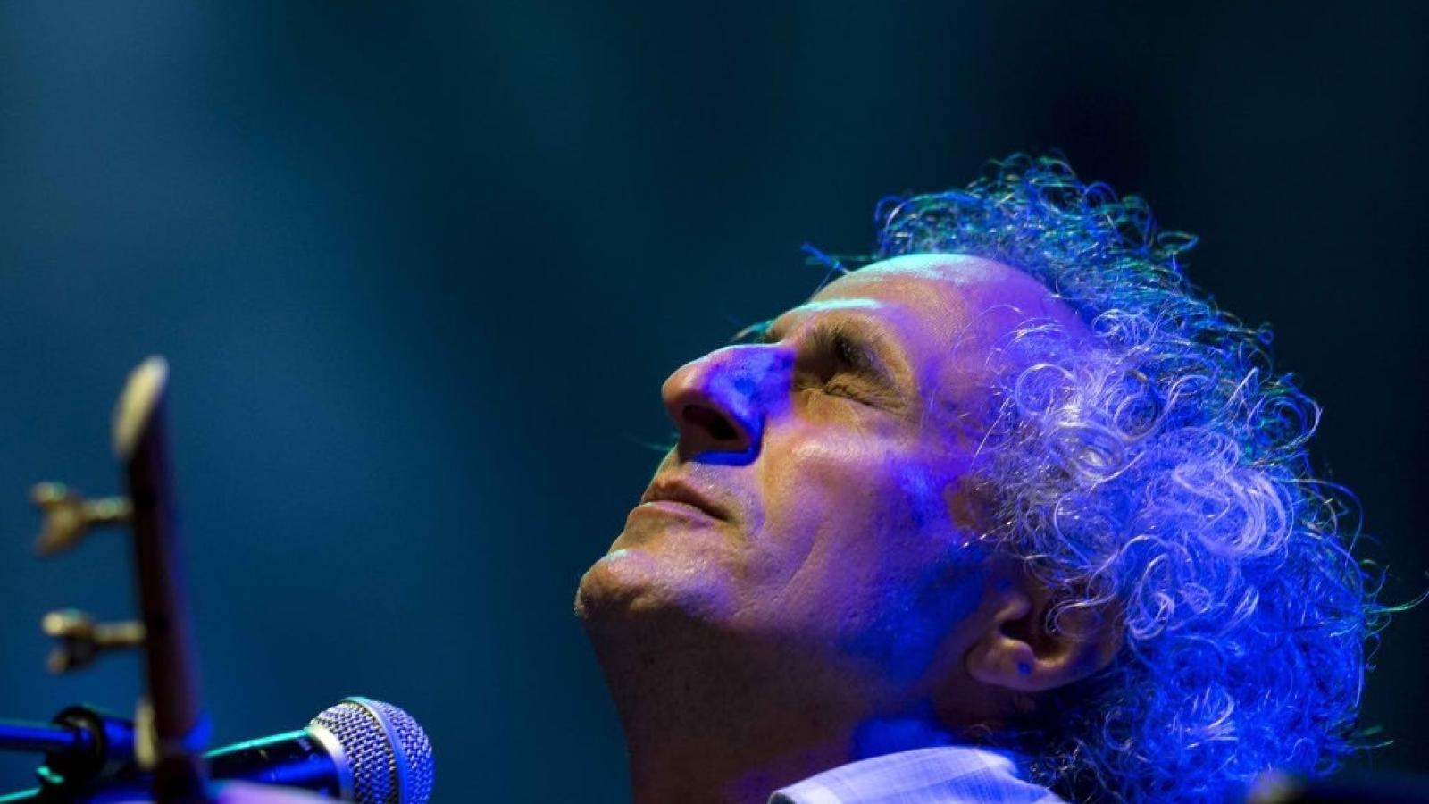 دانلود آهنگ محسن نامجو چه بگویم که دل افسردگیت از میان برخیزد