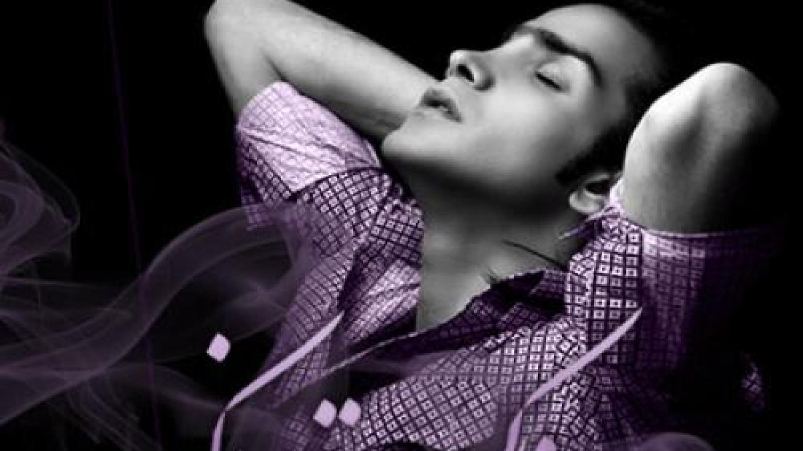 دانلود آهنگ محسن یگانه خاکسترم نکن {من بی تو هیچم، تو باورم نکن خیسم ز گریه، تنهاترم نکن}