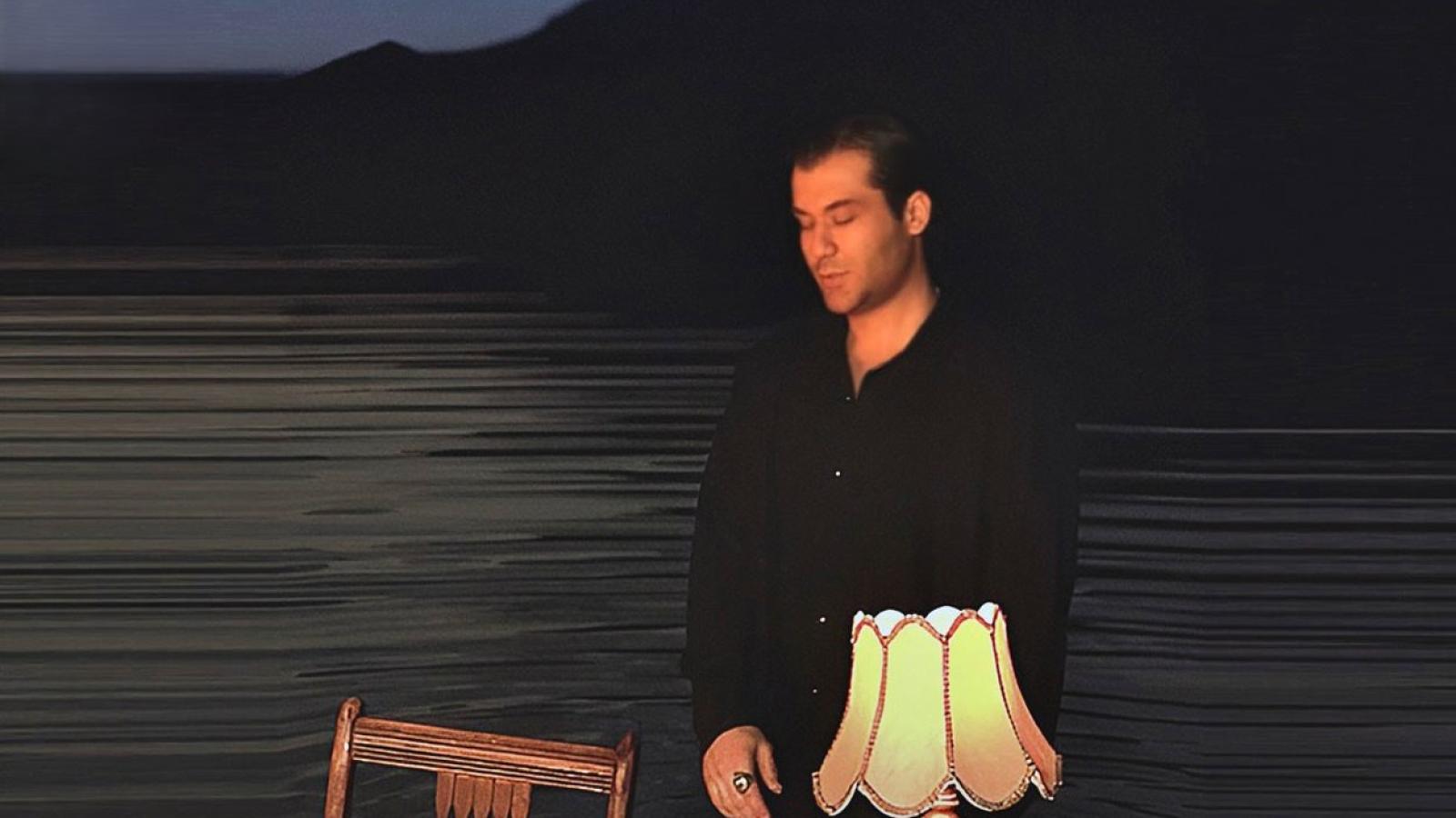 دانلود آهنگ امیر رشوند روشنی / ﻣﻨﻮ ﻧﮕﺎه ﻛﻦ از ﺳﻴﺎﻫﻰ ﻫﺎ ﺑﺮای ﺗﻮ روﺷﻨﻰ ﻛﺸﻴﺪم