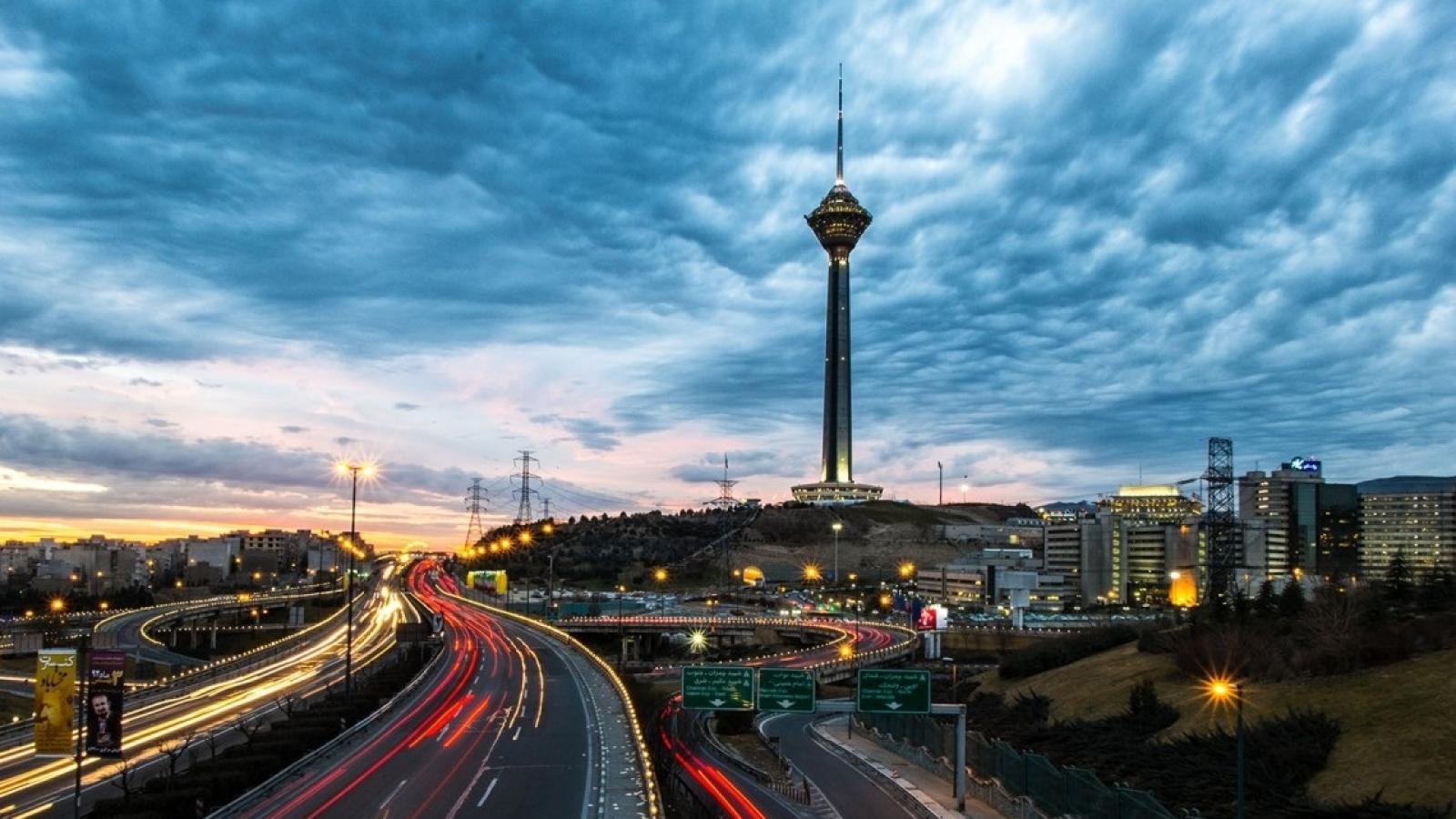 دانلود آهنگ حمیرا اون دیار / من و با خود ببرید ببرید ببرید توو اون دیار با عشقه یار