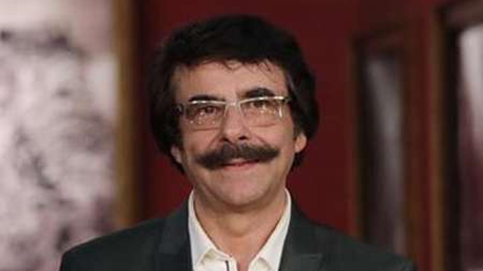 دانلود آهنگ علیرضا افتخاری عشوه های پنهانی / دین و دل به یک دیدن باختیم و خرسندیم