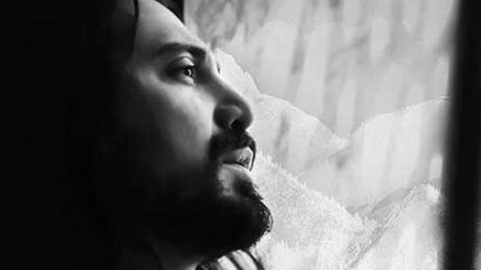 دانلود آهنگ امیر عباس گلاب قله / من مرد لحظه های دشوارم اینو به لحظه ...