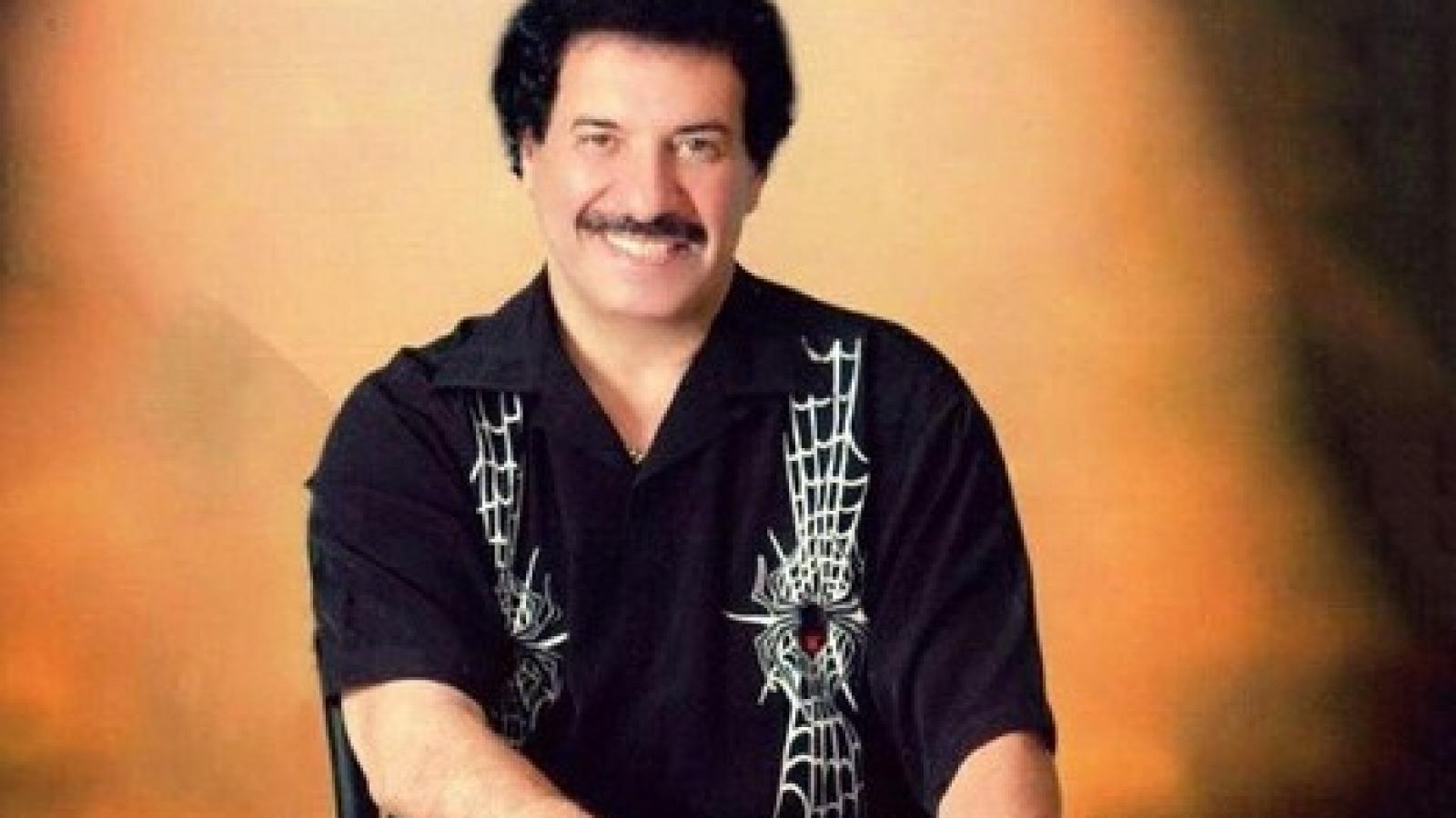 دانلود آهنگ جواد یساری سلطان عشق / مثل تاج افتخار مینشستی رو سرم میشدم سلطان عشق هزار غلام دور و برم