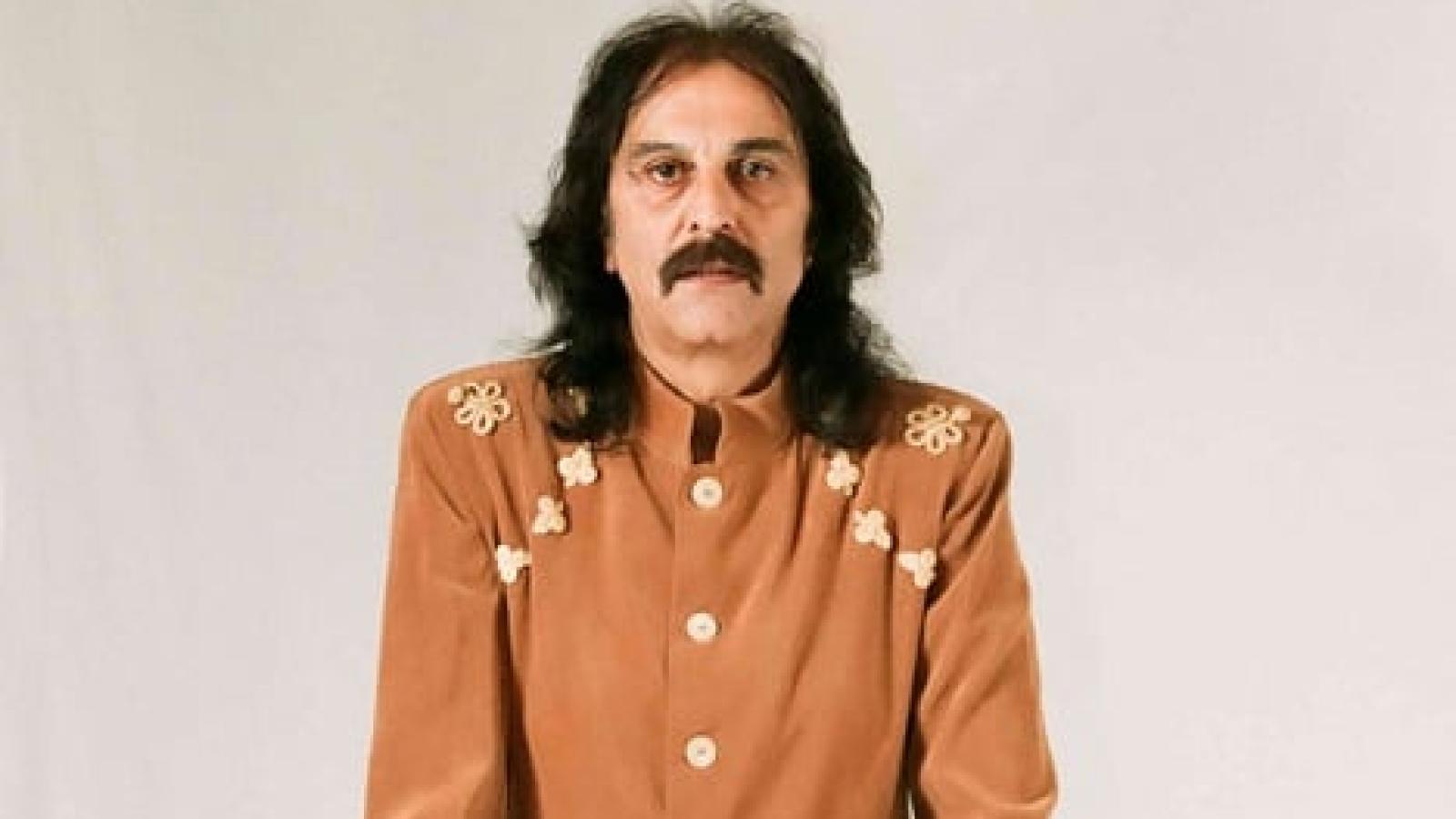 دانلود آهنگ کوروش یغمایی سراب تو / گرمیه دستهای من کم شده دستاتو بده دستهای سرد منو گرم بکن باد پاییز سرد