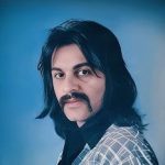 دانلود آهنگ کوروش یغمایی دسته نقره / تفنگ دسته نقرم داد و بیداد تفنگ دسته نقرم داد و بیداد