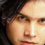 دانلود آهنگ محسن یگانه نرو از آغوشم هيچ كجا خونت نيست كوله باره غربت لايقه شونت نيست