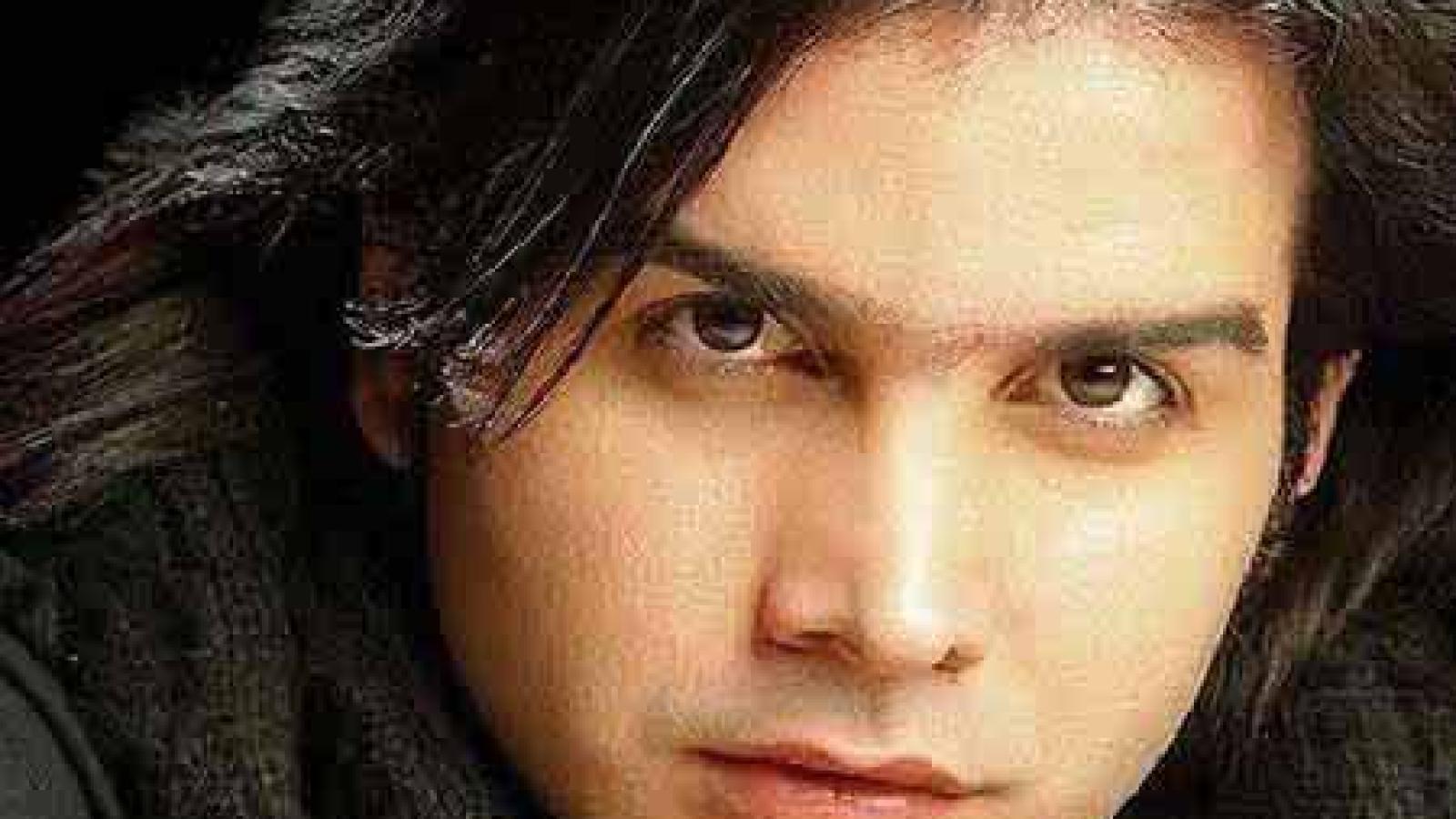 دانلود آهنگ محسن یگانه نرو از آغوشم هيچ كجا خونت نيست كوله باره غربت لايقه شونت نيست