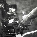 دانلود آهنگ والایار خاکستر / موهاتو می بستی؛ دلم می ریخت! چشماتو می بستی؛ دلم می ریخت…