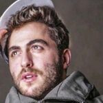 دانلود آهنگ جدید آرش غوغا میکنم / گلارو آب میدم دوباره خواب دیدم …
